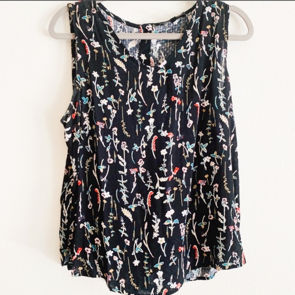 Alice Blue Tops - NWOT Alice Blue Black Floral Button Back Top Sz L